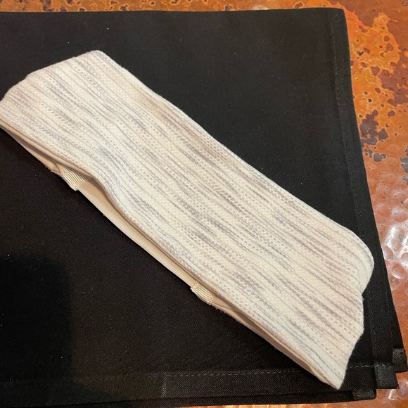 Lululemon headband, only wore once. - Picture 5 of 6